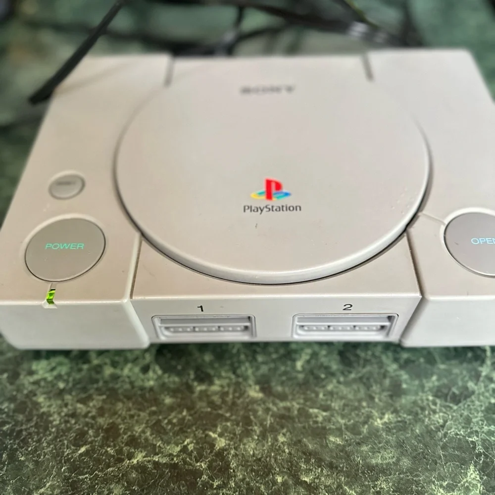 Play Station1 system 1998 SCPH-7501